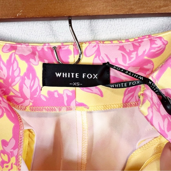 White Fox Boutique Sunshine On My Mind Shorts Summer Blossom NWT Size XS Floral - Picture 7 of 10